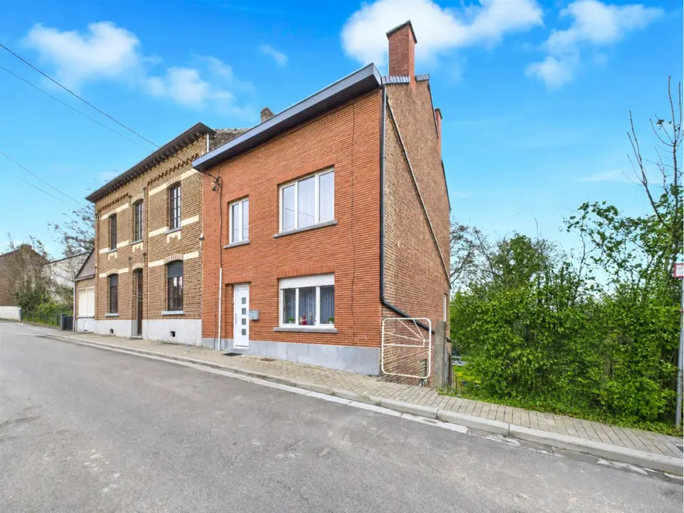 Halfopen woning met tuin in groene omgeving Landen