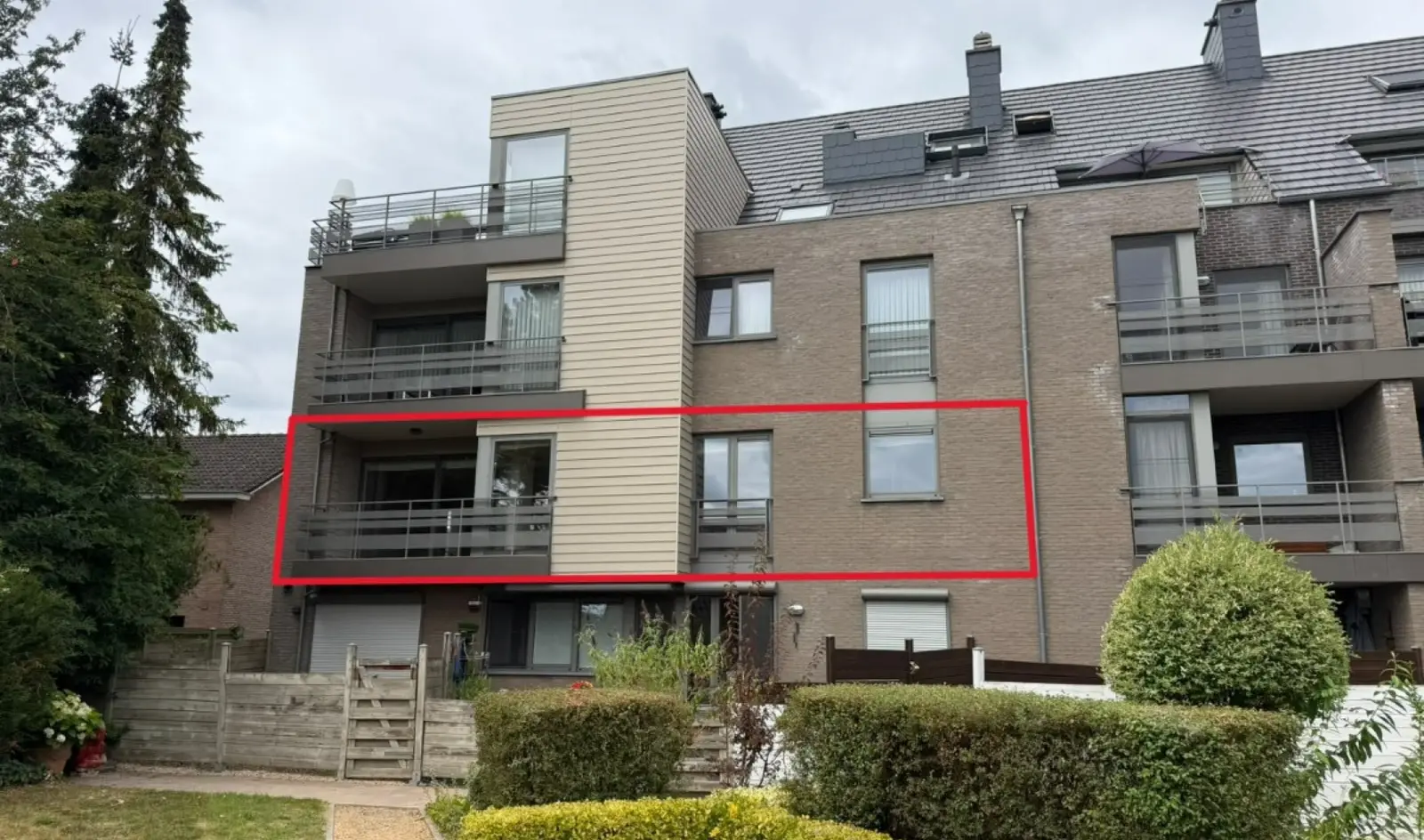 Instapklaar 2 slpk.- app. met 2 terrassen in centrum Halen