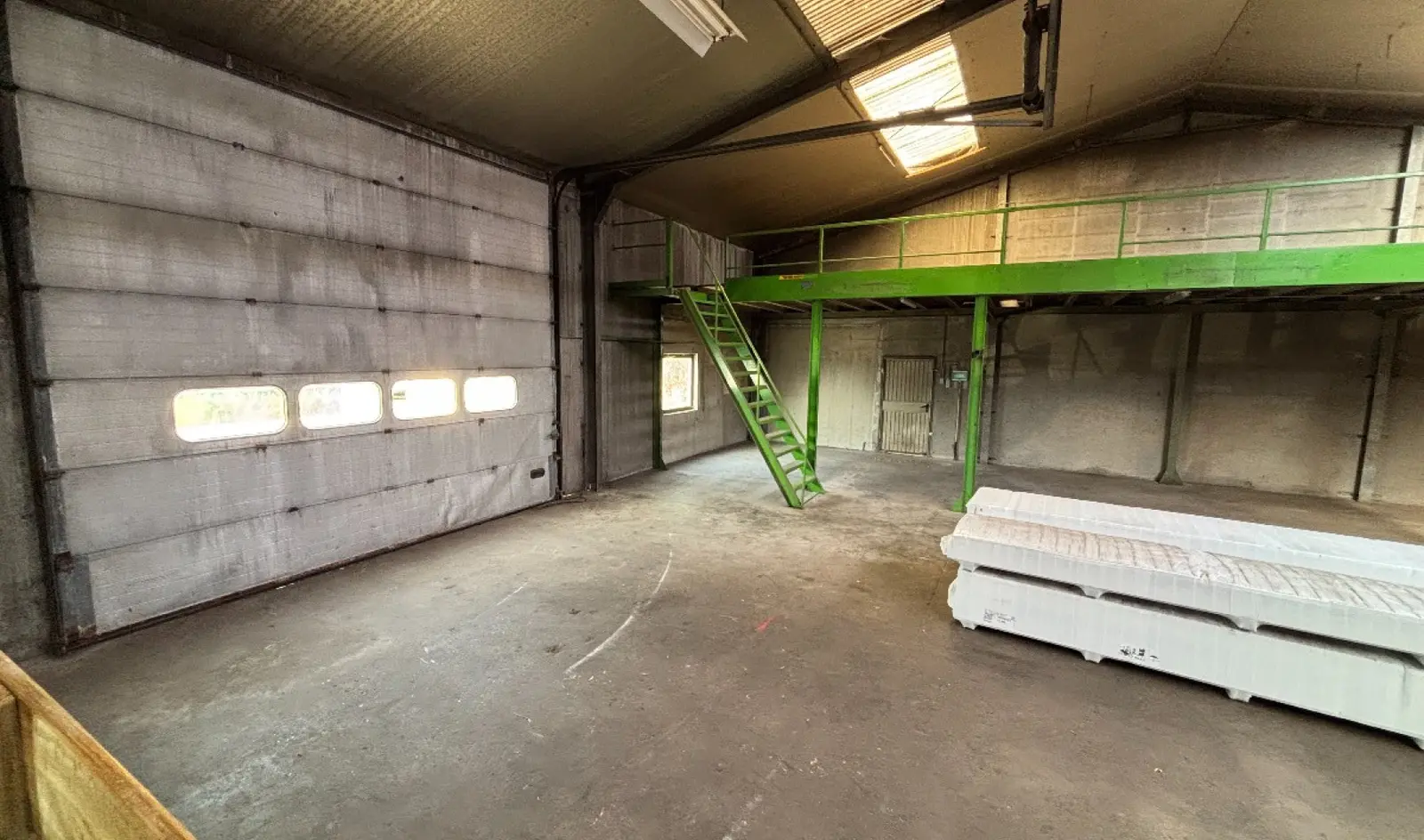 Loods (180m²) te huur