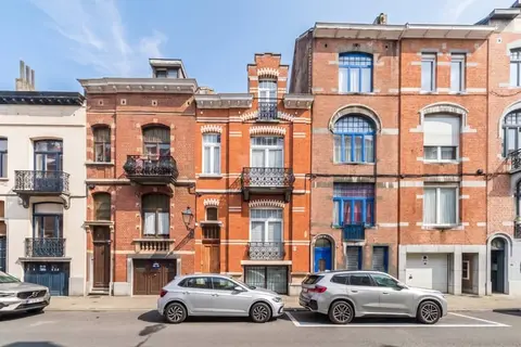 Superb mansion with independent flat or professional space