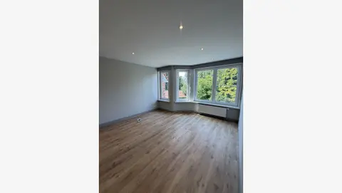 Ruime gezinswoning met 4 slaapkamers en garage!