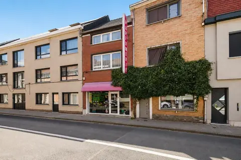 Te renoveren handelswoning te koop met potentieel Gent