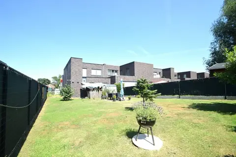 Recente halfopen woning met 2 slaapkamers in doodlopende ...