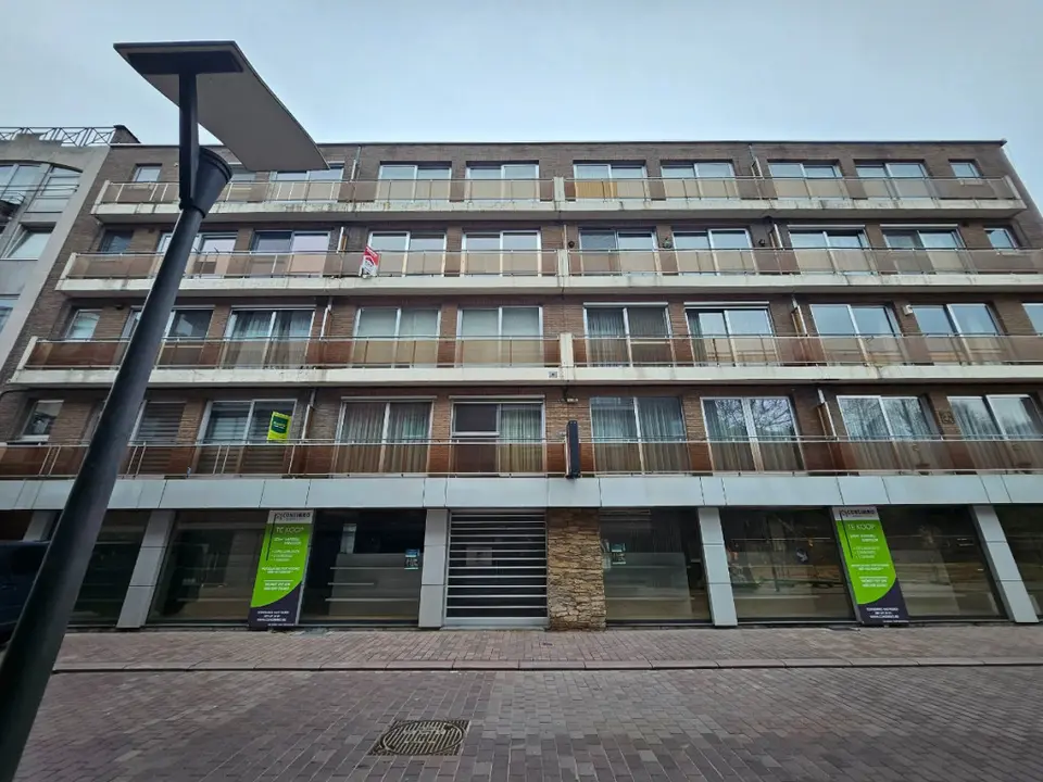 Instapklaar appartement met 2 slpks nabij centrum Genk