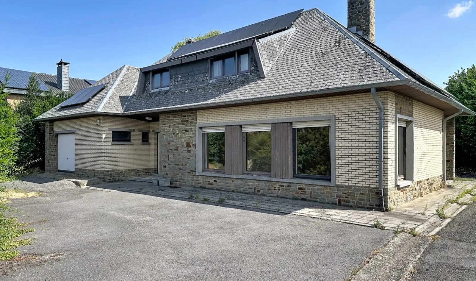 Spacieuse Villa 4 façades à rafraichir à Xhendremael
