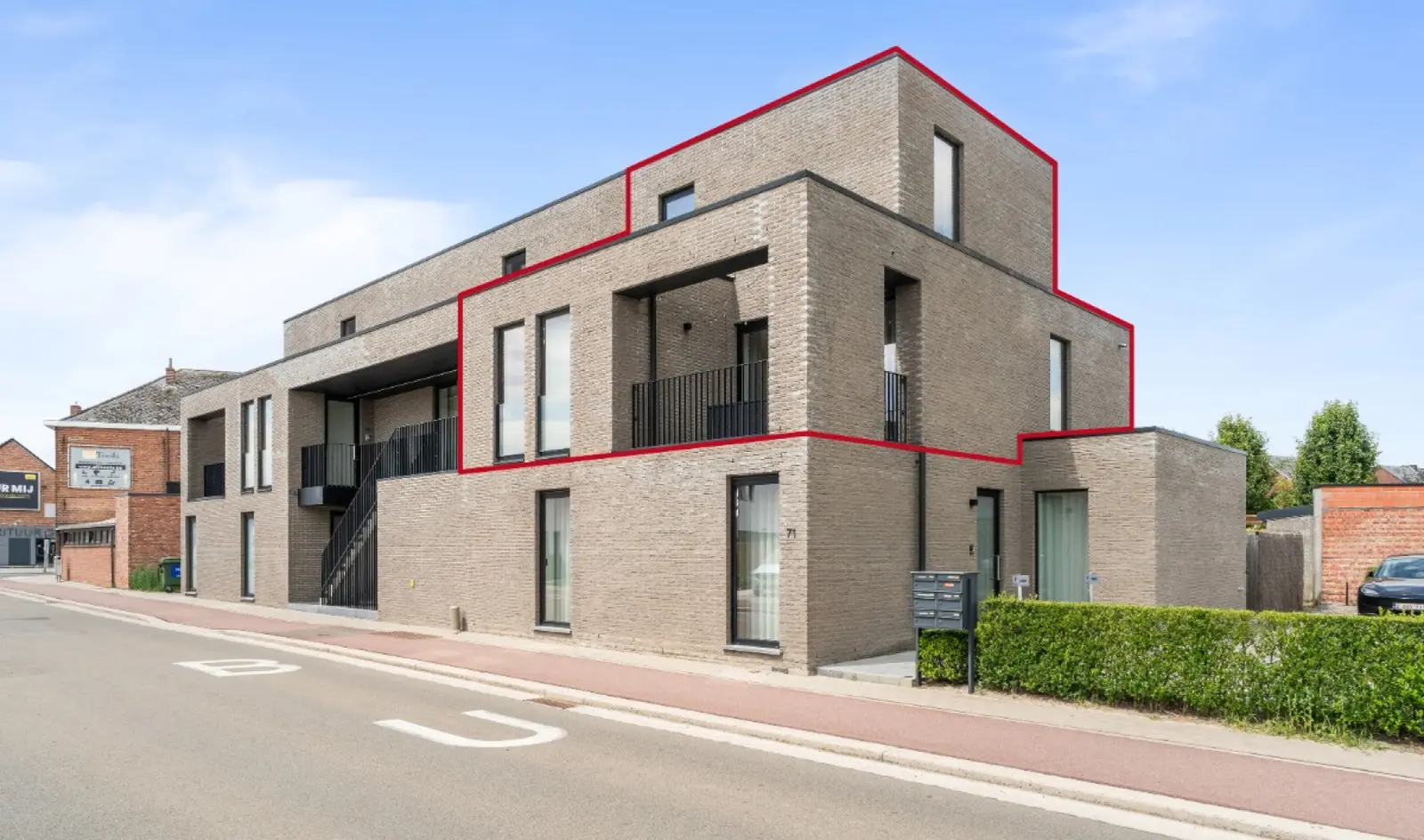Ruime duplex met 2 slaapkamers, terras en autostaanplaats