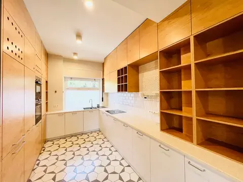 Close to Tomberg and Woluwe Shopping!