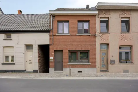 House with garden, garage and extension potential