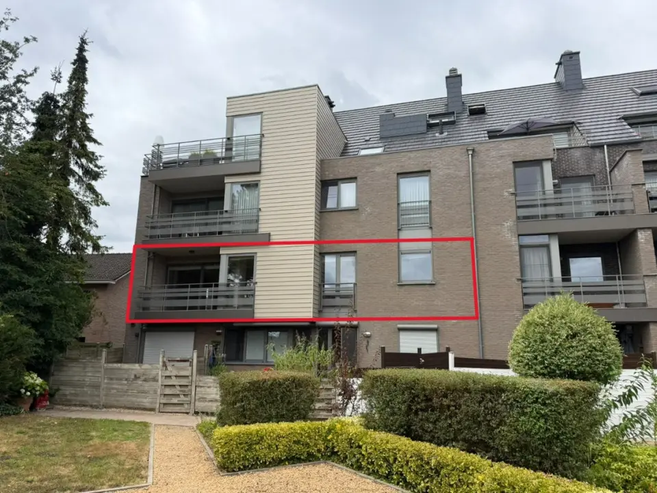 Instapklaar 2 slpk.- app. met 2 terrassen in centrum Halen