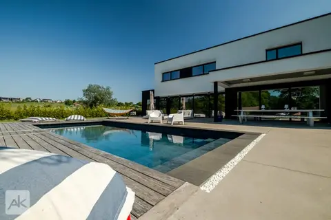 Contemporary villa with swimming pool for rent in Flémalle