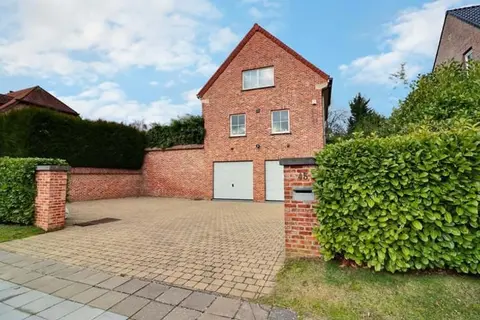 CENTER - SPACIOUS - BRIGHT -ST JOHN'S-BERLAYMONT-SCANDINAVE