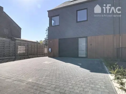 New-build villa, 3 beds, garage and garden