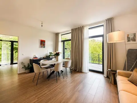 Superb ground floor with terrace