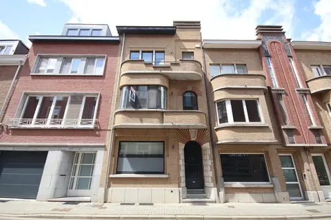 Ruime woning met veel lichtinval en een zonnige stadstuin...