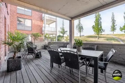 Instapklaar gelijkvloers appartement met uitzonderlijk gr...