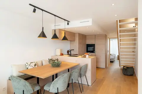 Zonnig gerenoveerd duplex penthouse appartement te Zoute
