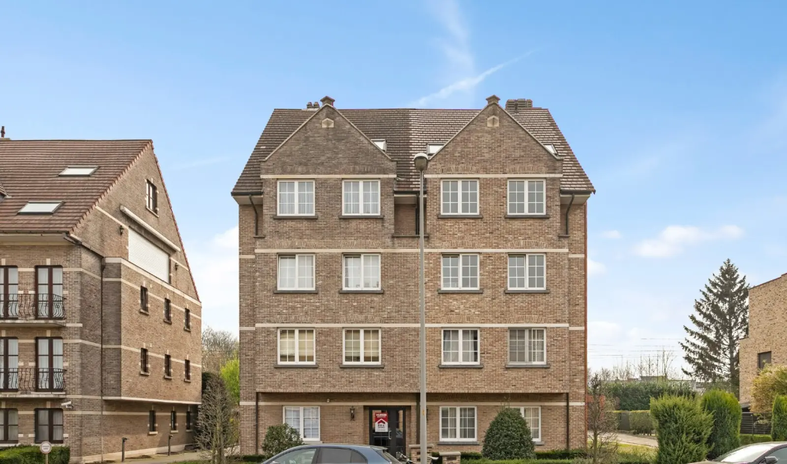 Duplex met één slaapkamer en private kelder.