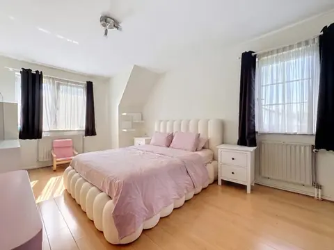 Magnificent 5-bedroom villa - St John's neighborhood