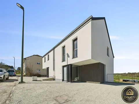Modern house with 4 bedrooms and 2 bathrooms