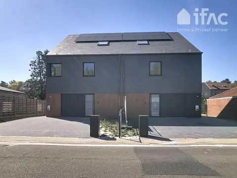 New-build villa, 3 beds, garage and garden
