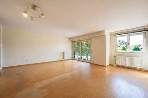 Uitstekend en rustig gelegen 2 slpk appartement met garag...