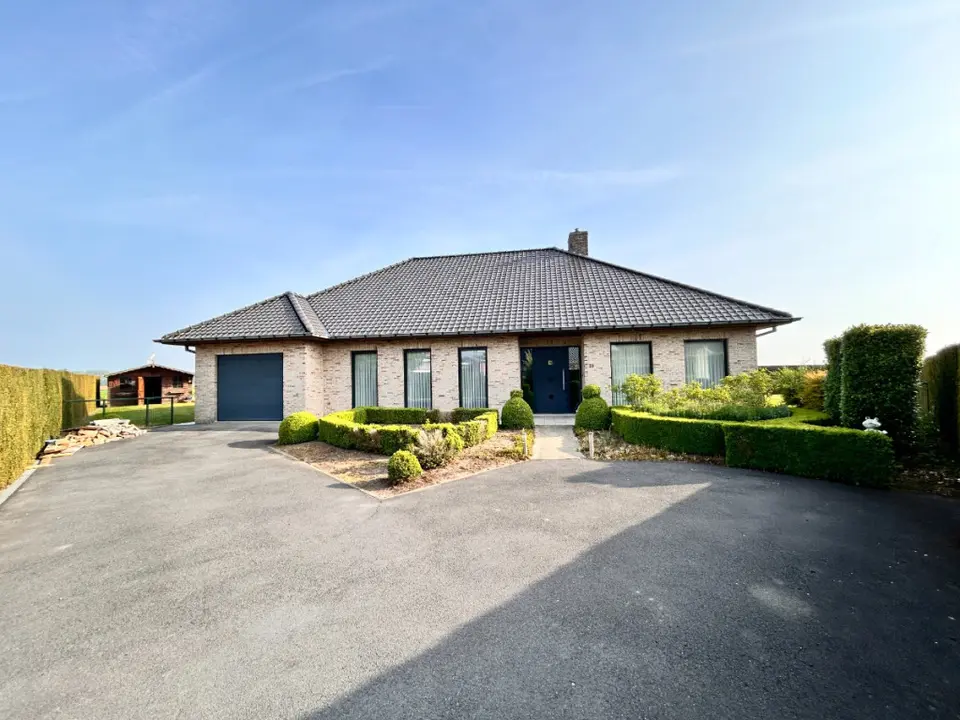 villa met 3 kamers, dubbele garage en mooi verzicht