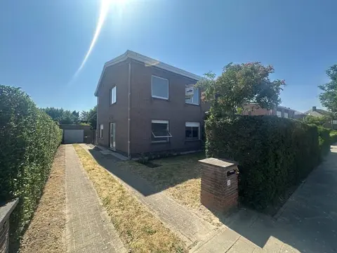Ruime gezinswoning met 4 slaapkamers, garage en tuin