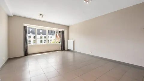Instapklaar 2-slaapkamerappartement met terras te huur