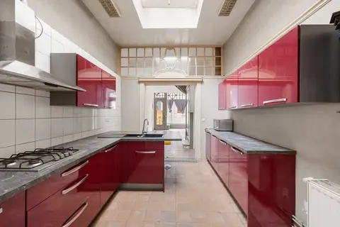 Mixed-use building ideally located