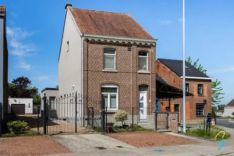 A ready-to-move-in with 4 bedrooms and 2 bathrooms
