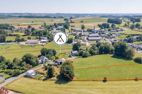 Detached Home, Barn & Meadow: The Perfect Trio in Tronquoy!