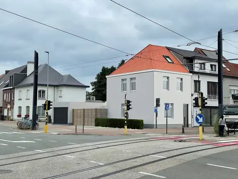 Completely renovated house with large terrace in Zwijnaarde