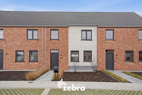 Instapklare woning met 3 slaapkamers en garage te Meulebeke!