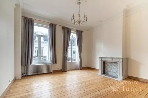 Beautiful character house with 4 bedrooms for rent in Cinqua